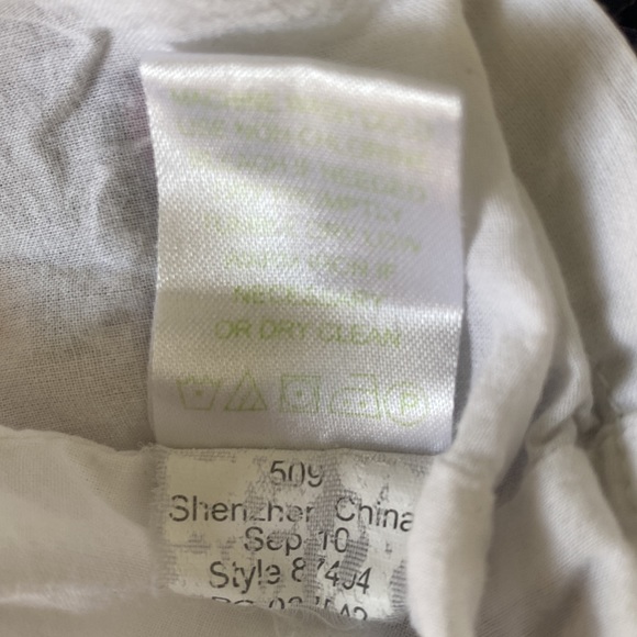 Lilly Pulitzer Hannah Tie Front Keyhole Top in Great Escape Print - L - Picture 11 of 11